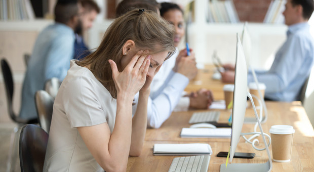 Co piąty badany Polak (21,5 proc.) uważa, że jego przełożony lub przełożona podchodzi nieprzychylnie do brania urlopów (Fot. Shutterstock) Pracownik też człowiek, musi odpocząć. Szkoda, że wielu szefów o tym zapomina