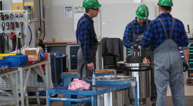 Jedna czwarta wartości produkcji w Polsce zależy od półproduktów wytworzonych za granicą (Fot. PTWP) Prześwietliły wynagrodzenia 9 mln pracowników. Obaliły pokutujący od lat mit