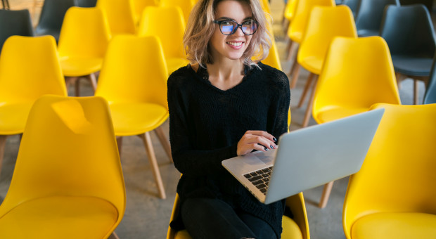 Na kierunku Gospodarka cyfrowa studenci rozwiną umiejętności cyfrowe oraz uniwersalne (fot. freepik.com/marymarkevich) Wprowadzili unikatowy kierunek. Jako jedyni w Polsce