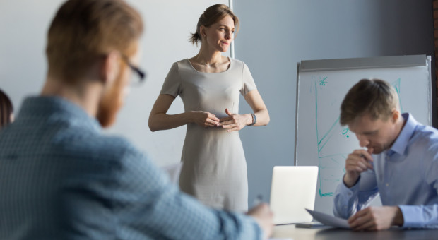 Firma stara się, by różnorodność nie była pustym hasłem, a elementem wpływającym na kulturę organizacyjną (Fot. Shutterstock) Gigant logistyki stawia na kobiety. Stanowią już ponad połowę zespołu