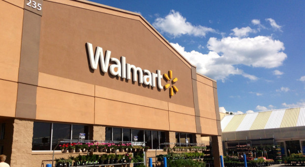 Walmart to rodzinna sieć handlowa powstała w USA (fot. Mike Mozart/flickr.com/CC BY 2.0) Handlowy gigant wypłaci pracownicy wielotysięczne odszkodowanie