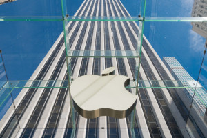 Apple ogłosiło powrót do biur. Pracownicy mówią "nie" i straszą odejściem