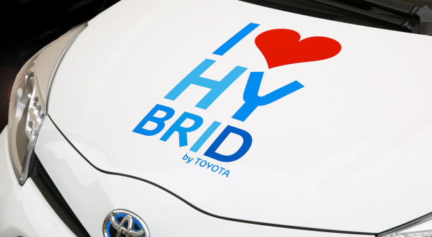 W skład nowej floty wejdą modele Yaris, Corolla, Camry, RAV4 i Toyota C-HR. (Fot. Pixabay) Wymieniają wszystkie samochody służbowe na hybrydy. Chcą pomóc środowisku