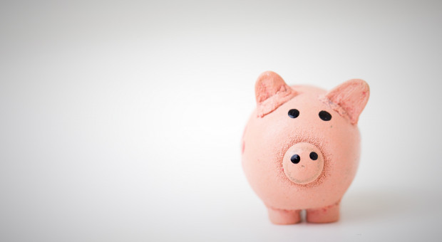 Ponad 12,5 proc. rodaków drugim kwartale 2021 roku odłożyło między 2000 a 2999 zł (fot. unsplash.pl) Polacy coraz częściej odkładają "na czarną godzinę"