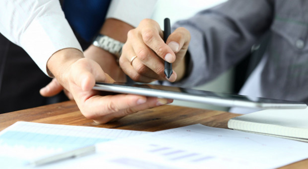 Przeciętnie na zakup lokalu w celach inwestycyjnych przeznaczamy 358 tys. zł (Fot. Shutterstock) Polacy wzięli kredyty hipoteczne za ponad 20 mld zł. Kolejki w bankach