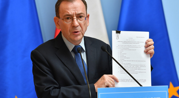 Minister spraw wewnętrznych i administracji Mariusz Kamiński (fot. PAP/Radek Pietruszka) Powstanie Centralne Biuro Zwalczania Cyberprzestępczości. Zarobki to co najmniej 10 tys. zł netto