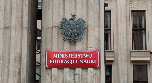 MEiN wskazało, że w związku z tym, że sprawa jest na etapie postępowania w prokuraturze, nie można jednoznacznie stwierdzić, czy i komu będą postawione zarzuty.(fot. twitter/MEiN) Prokuratura bada, czy doszło do nieprawidłowości w wydawaniu dyplomów. Głos zabiera MEiN