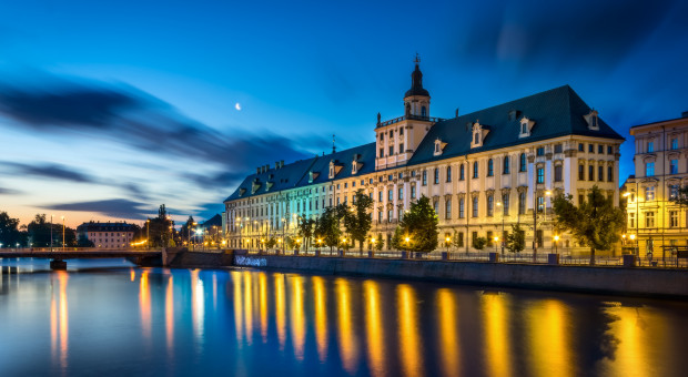 Uniwersytet Wrocławski (fot. Jar.ciurus/Wikipedia/CC BY-SA 3.0 pl) Uniwersytet musi wpuszczać niezaszczepionych studentów do akademików