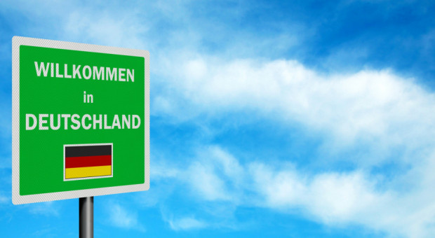 W przypadku wjazdu z obszaru zagrożonego koronawirusem osoby zaszczepione i wyleczone muszą również przedstawić dowód wykonania testu (Fot. Shutterstock.com) Niezaszczepieni i nieprzetestowani na COVID-19 nie wjadą już do Niemiec