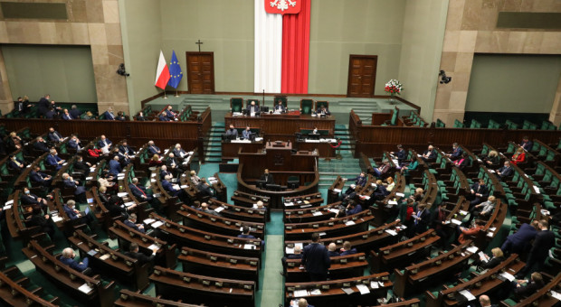 Wynagrodzenia posłów są powiązane z wynagrodzeniami wiceministrów (fot. mat. pras. Sejm) Sekretarze stanu w ministerstwach dostaną wyższe pensje, a posłowie diety
