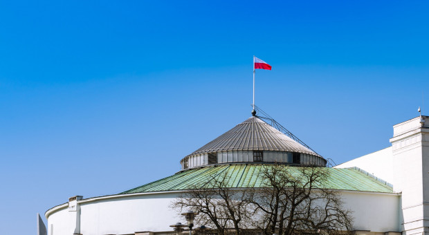 Podwyżki mają dotyczyć m.in. parlamentarzystów (fot. Shutterstock) Koalicja Obywatelska chce anulować podwyżki dla polityków