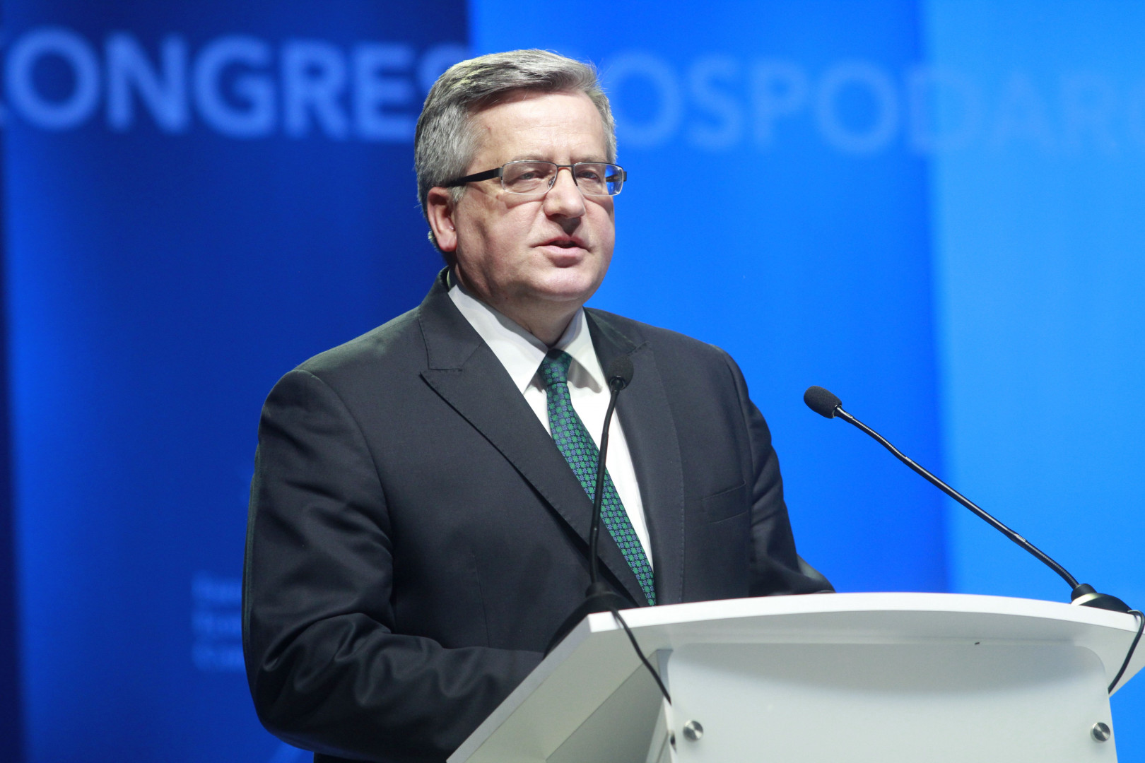 Bronisław Komorowski: politycy w Polsce zarabiają mało | Wynagrodzenia - Vimarsana News