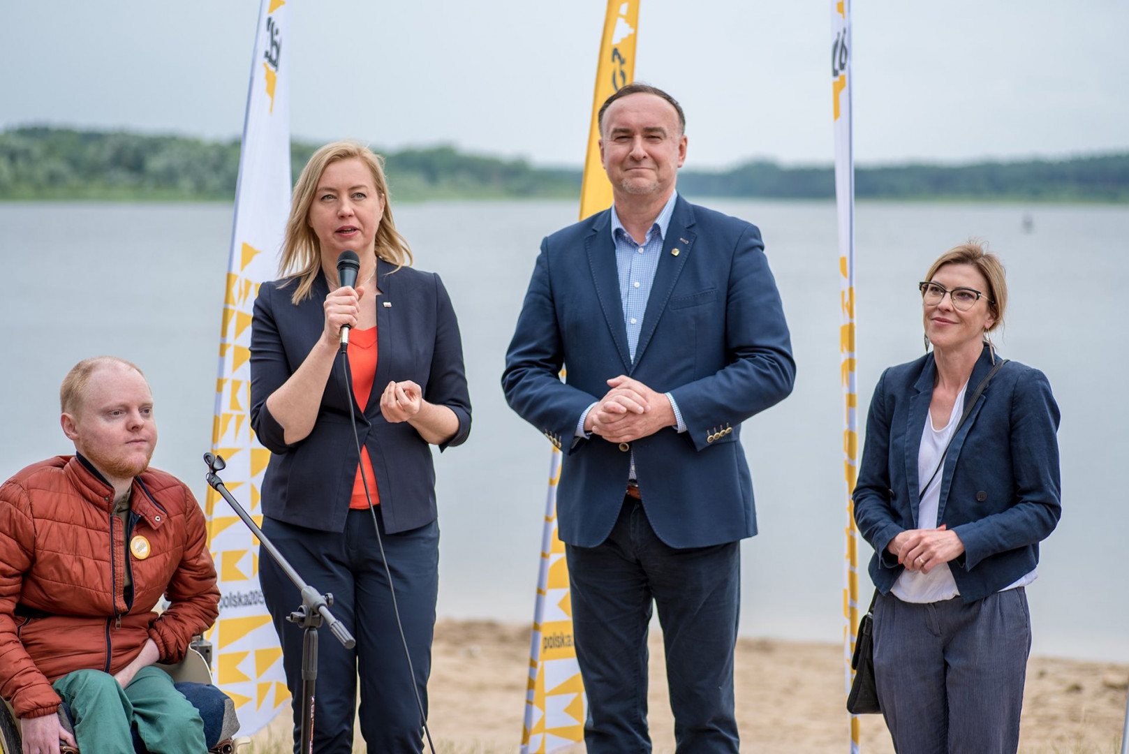 Polska 2050 chce powiązać płace polityków z budżetówką | Wynagrodzenia - Vimarsana News