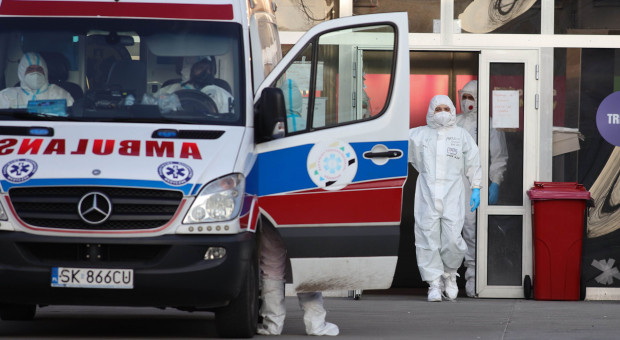Zmiany dotyczą m.in. zasad dezynfekcji karetek (fot. TomaszKudala / Shutterstock.com) Zawód ratownika medycznego przez pandemię czekają ważne zmiany