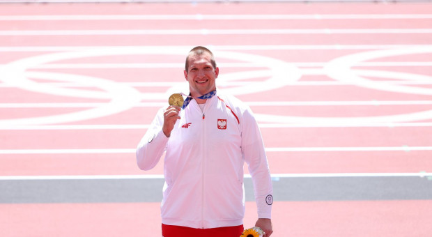 Polski młociarz Wojciech Nowicki dostanie 120 tys, zł nagrody za złoty medal olimpijski (fot. PAP/Leszek Szymański) Tokio 2020: za złoty medal 6 euro lub tort, tak państwa premiują sportowców