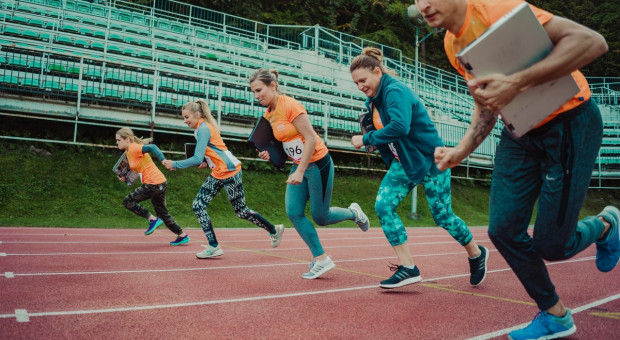 3 września wystartuje II Edycja Ogólnopolskiej Olimpiady dla programistów „Just Join Olympics - Sopot 2021” (fot: olimpiada.justjoin.it) Rzucą twardym dyskiem i złożą klawiaturę na czas. Czas na olimpiadę programistów