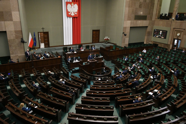 Polacy nie chcą podwyżek dla polityków