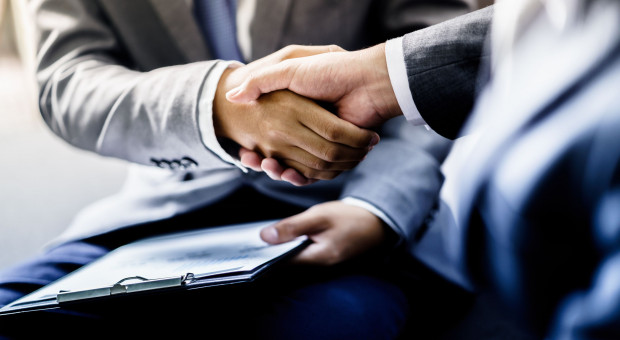 GUS podał, iż liczba nowo zarejestrowanych podmiotów w porównaniu do poprzedniego miesiąca spadła o 6 proc. (fot. shutterstock) Nowych firm coraz mniej