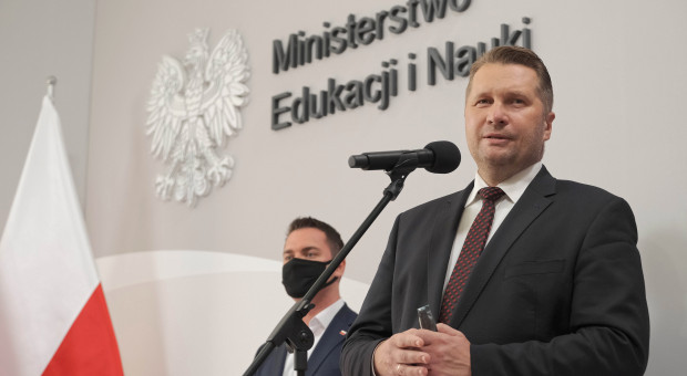 - Jeszcze kilka lat temu można było tu zaśpiewać 'tu na razie jest ściernisko, ale będzie San Francisco - mówił minister edukacji Przemysław Czarnek (fot. PAP/Mateusz Marek) Wyższa Szkoła Zawodowa w Chełmie ma nowy pas startowy