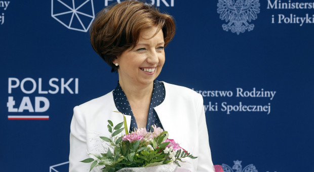 Minister rodziny, pracy i polityki społecznej Marlena Maląg (zdj. ilustracyjne, fot. PAP/Waldemar Deska) Minister rodziny promuje Polski Ład. "Spełniamy marzenia Polaków"
