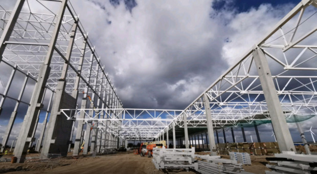 W fabryce zatrudnienie znajdzie początkowo około 250 osób, a po osiągnięciu pełnych mocy produkcyjnych – około 600. (Fot. materiały prasowe) Decathlon buduje fabrykę rowerów. Zatrudni nawet 600 osób