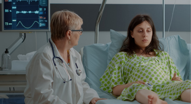 Fundusz wprowadza obowiązek zatrudnienia psychologa na oddziałach położniczych (fot. freepik/DCStudio) Psycholog obowiązkowo na każdej porodówce