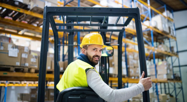 Operatorzy wózków widłowych to jedna z grup pracowników najbardziej poszukiwana przez centra logistyczne (fot. Mat. pras.) Żabka szuka operatorów wózków widłowych