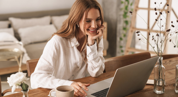 Niektóre hotele już oferują pakiety do pracy zdalnej (Fot. Shutterstock.com) Rosnąca popularność pracy hybrydowej okazją dla hotelarzy