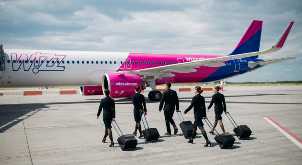 Wizz Air ogłosił kolejne spotkania rekrutacyjne. (Fot. materiały prasowe) Czeka praca w chmurach. Wizz Air rekrutuje w Polsce