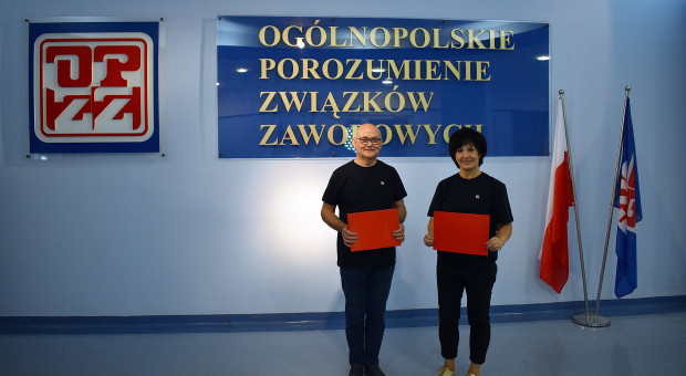 OPZZ wystawił rządowi czerwona kartkę (fot. mat. pras.) Związkowcy wystawili rządowi czerwoną kartkę