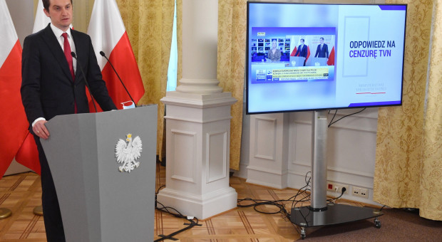 Sebastian Kaleta, wiceminister sprawiedliwości (fot. PAP/Radek Pietruszka) Protest pracowników sądów i prokuratur. "Zmiany są, może nie satysfakcjonują, ale są"