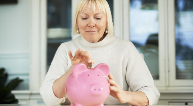 Emerytury: Tzw. czternastka w 2021 roku wyniesie 1250,88 zł brutto (fot. shutterstock) 14. emerytura bez składania wniosku