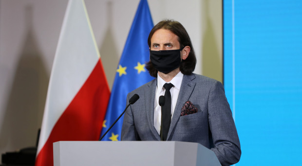 Nowo powołany wiceminister zdrowia ds. dialogu społecznego Piotr Bromber (fot. PAP/Albert Zawada) Nowy wiceminister zdrowia Piotr Bromber zajmie się dialogiem społecznym