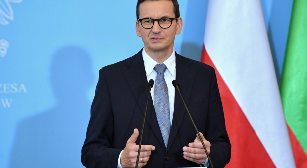 Premier Mateusz Morawiecki (fot. PAP/Radek Pietruszka) Wyższa płaca minimalna "motywuje firmy"