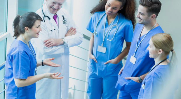 Autorzy pisma odnieśli się też bezpośrednio do - jak napisali - "szczątkowych informacji nt. projektowanych rozwiązań (fot.shutterstock) Okręgowa Rada Lekarska żąda wycofania rozwiązań dotyczących kształcenia lekarzy w szkołach zawodowych