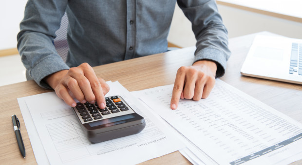 Istotą poprawki jest, że rodzice z co najmniej czworgiem dzieci będą mieli dodatkowe odliczenie (fot. shutterstock) Ulga dla samotnych rodziców zamiast wspólnego rozliczania