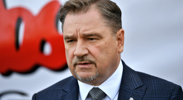 Przewodniczący NSZZ "Solidarność" Piotr Duda podczas konferencji prasowej w Mysłakowicach (fot. PAP/Maciej Kulczyński) Związkowcy jadą bronić Turowa w Luksemburgu. Chcą pokazać "siłę polskiego górnika"