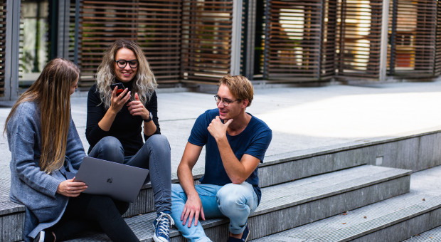 Pierwszy etap rekrutacji pokazał, że wśród maturzystów duże jest zainteresowanie informatyką i psychologią. (fot. pexels.com) Oto najpopularniejsze kierunki studiów w 2021 roku. Informatyka, koreanistyka i psychologia