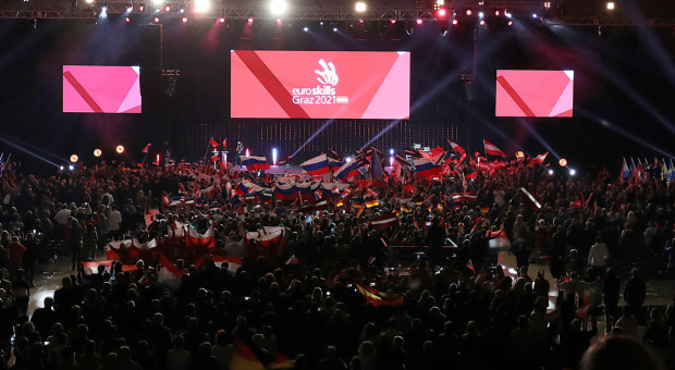 Od 22 do 26 września w Graz, w Austrii, odbywał się międzynarodowy konkurs umiejętności branżowych EuroSkills 2021. (fot. Twitter/ WorldSkills Europe) Kucharz, spawacz i florysta usłyszeli gratulacje od ministrów