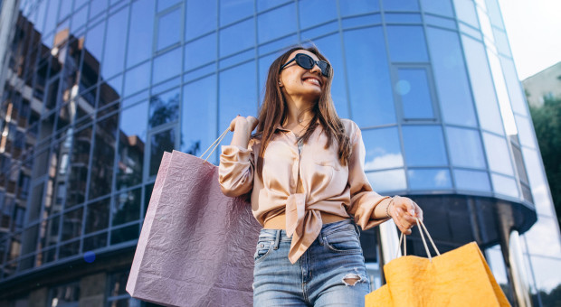 Polacy chcą przywrócenia handlu w niedziele (fot. freepik.com/senivpetro) Przywrócić handel w niedziele. Tego chce większość Polaków