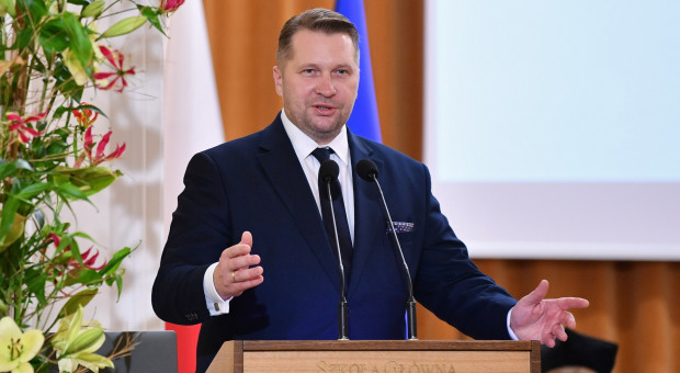 Minister edukacji i nauki Przemysław Czarnek (fot. PAP/Radek Pietruszka) "Wracamy do nauki stacjonarnej na uczelniach w całym kraju"