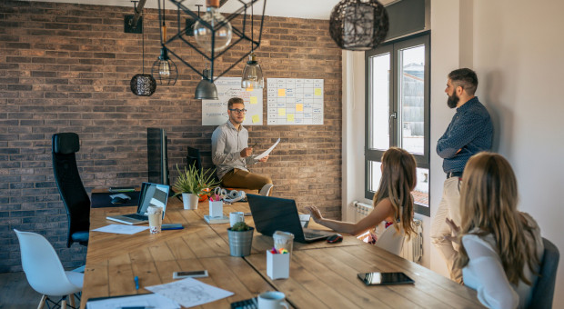 Pracownicy i pracodawcy wychodzą z pandemii z rozbieżnymi oczekiwaniami (Fot. Shutterstock) Pracowników i pracodawców dzieli coraz więcej. Takiej różnicy jeszcze nie było