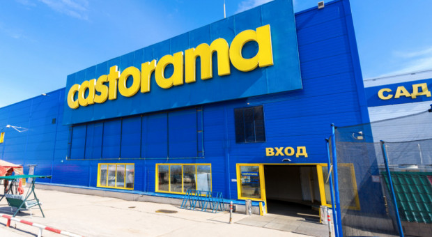 Sieć Castorama postanowiła zwrócić uwagę pracowników na szczepienia przeciwko COVID-19 (Fot. Shutterstock) Castorama organizuje loterię dla pracowników. Chodzi o szczepienia
