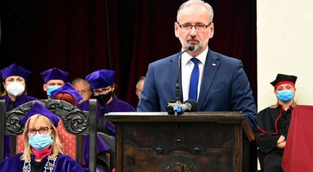 Adam Niedzielski, minister zdrowia. (fot. PAP/Marcin Bielecki) Niedzielski zdradził odważny pomysł. Tak chce zakończyć spór z ratownikami