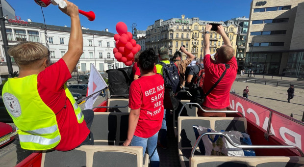 Pracownicy wymiaru sprawiedliwości od kilku miesięcy organizują akcje protestacyjne. (fot. Facebook/Forum Związków Zawodowych) Jest porozumienie między MS a pracownikami, ale zgody w związkach nie ma