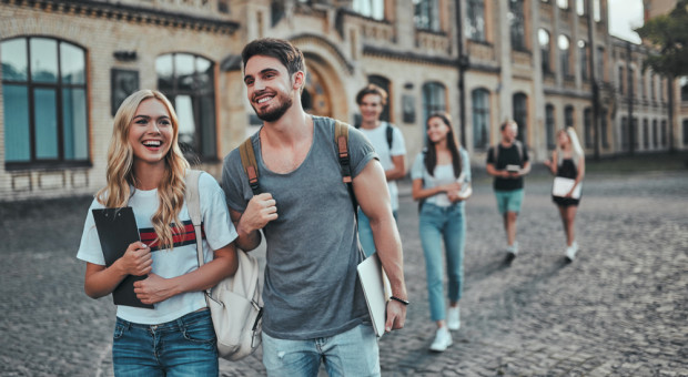 Studenci rezygnują z nauki, bo nie mają gdzie mieszkać. (Fot. Shutterstock) Okupowali uczelnię, teraz rezygnują z nauki. Rozwiązania nie widać