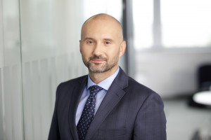Dawid Osiecki awansuje w Accenture w Polsce