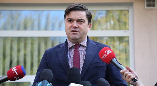 Rzecznik resortu zdrowia Wojciech Andrusiewicz. (fot. PAP/Wojciech Olkuśnik) Kwestie sporne wyjaśnione. Jest szansa na porozumienie?