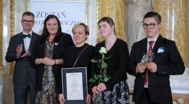 Na zdjęciu laureaci Super Lodołamacza (fot. PAP/Wojciech Olkuśnik) Nagrodzono firmy zatrudniające osoby z niepełnosprawnościami