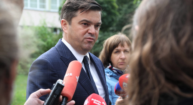 Rzecznik Ministerstwa Zdrowia Wojciech Andrusiewicz (fot. PAP/Wojciech Olkuśnik) Dali 6 mld zł na podniesienie wynagrodzeń. W odpowiedzi usłyszeli "nie"
